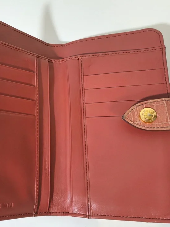 Miu Miu Rose Croc-Embossed Leather Wallet with Gold Logo - Picture 5 of 6